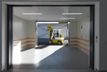 Elevador de carga com empilhadeira