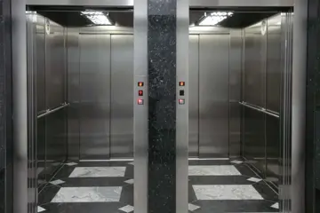Par de elevadores hospitalares em aço inox